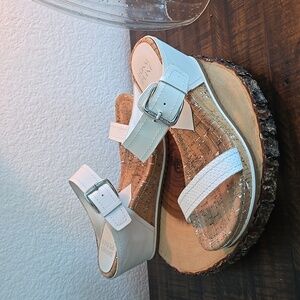 DONALD PLINER Saari Leather Wedge Buckle Sandals in White sz 8.5